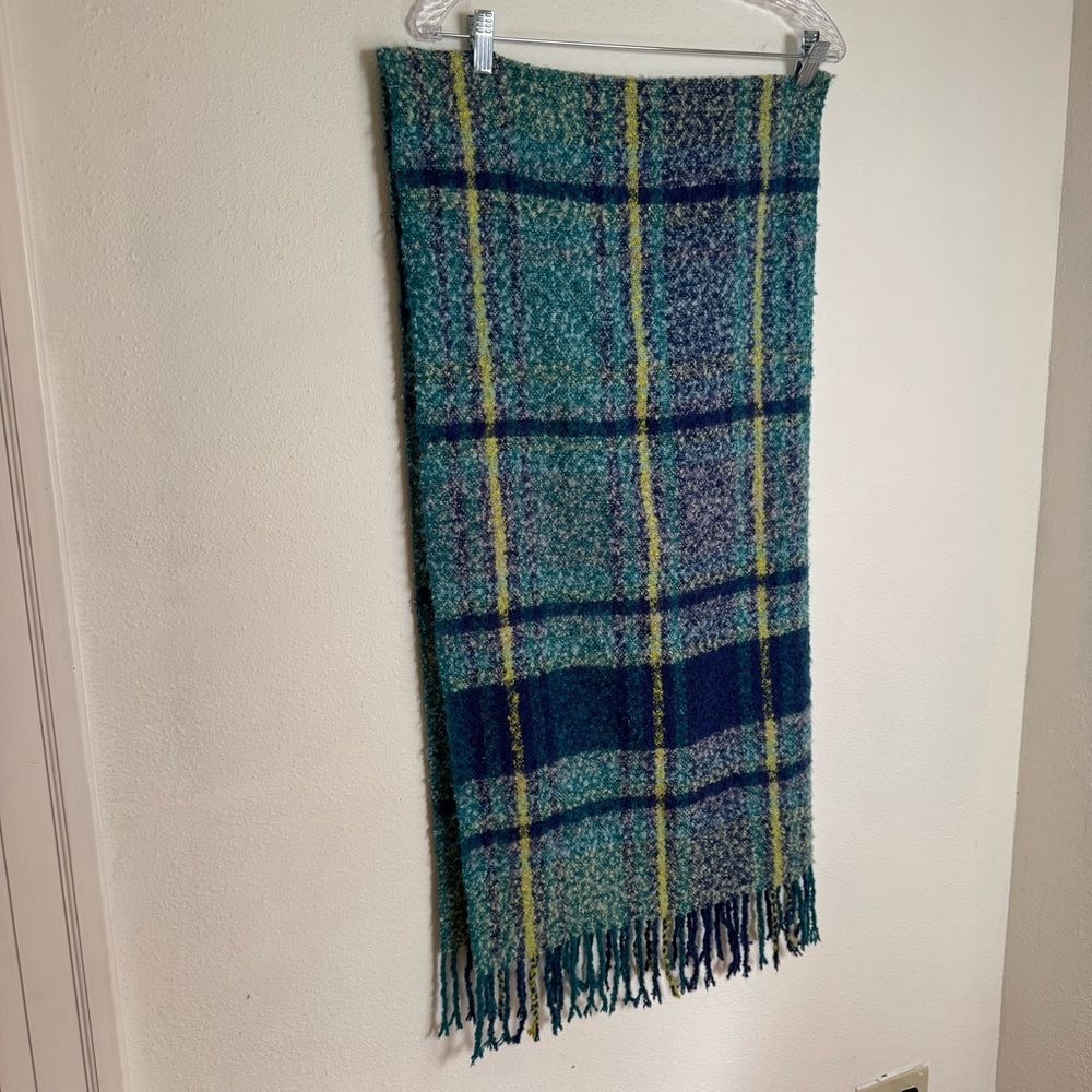 Echo Textured Scarf in Blue and Green‎ - Picture 5 of 7